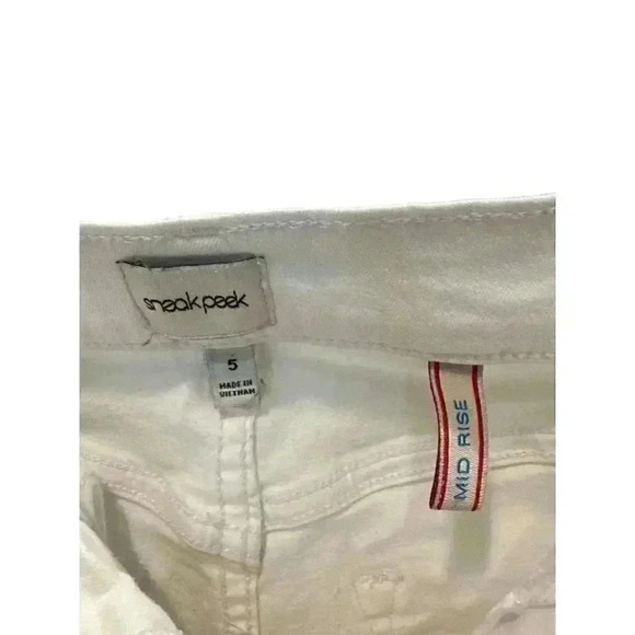 - Sneak Peek Juniors  White MId-Rise Distressed Jeans, Size 5,   Pre-Owned - Picture 7 of 8